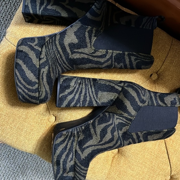 Jessica Simpson animal print boots - Picture 2 of 5